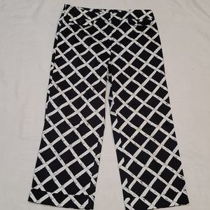 3/$25 Bushwacker pants cropped black white sz 10